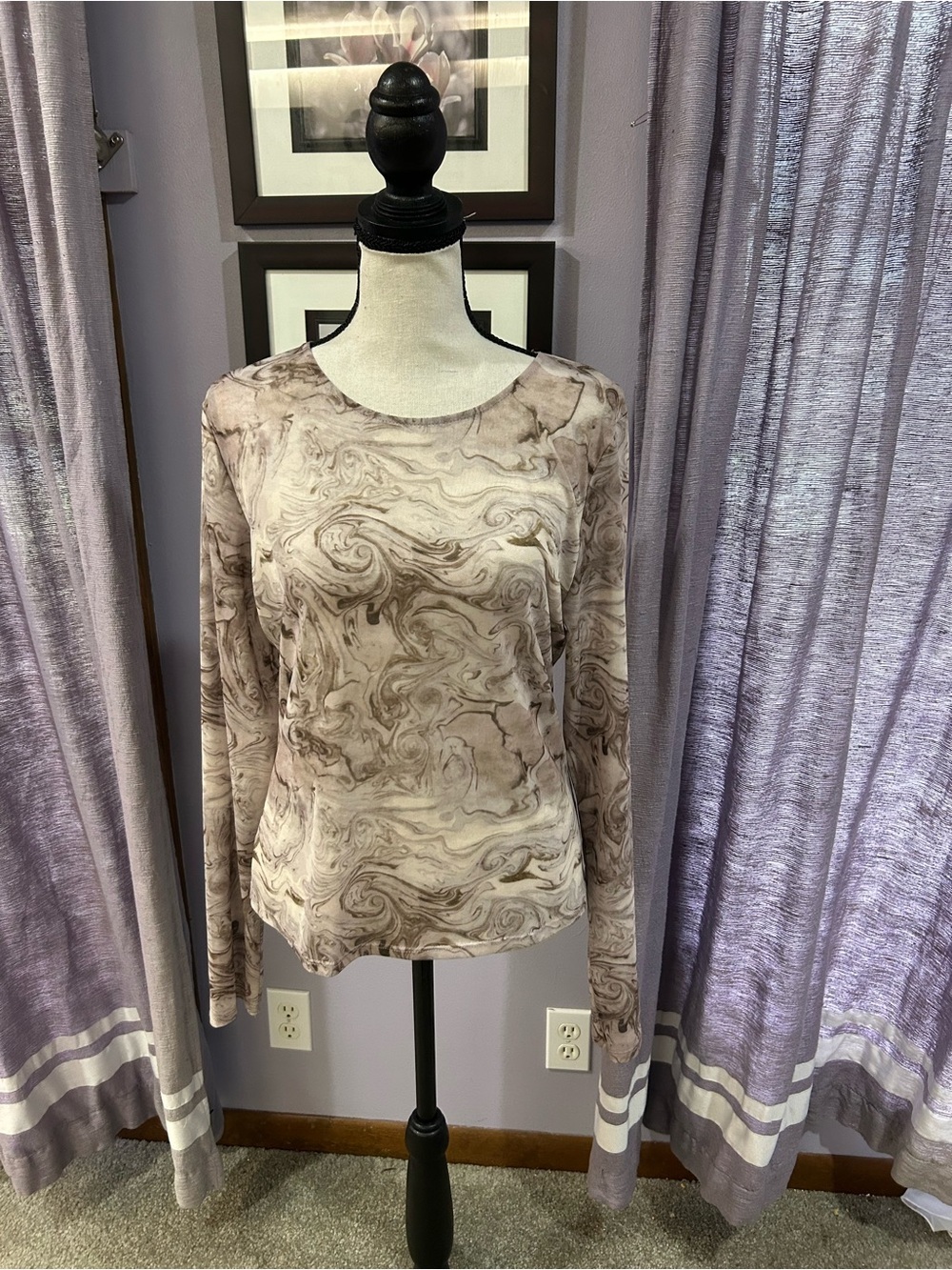 Le Lis Marble Mesh Long Sleeve Top